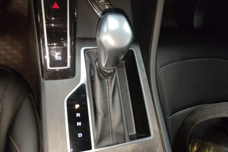 Used Roewe i5 2023 1.5L CVT Luxury Edition Gear Lever