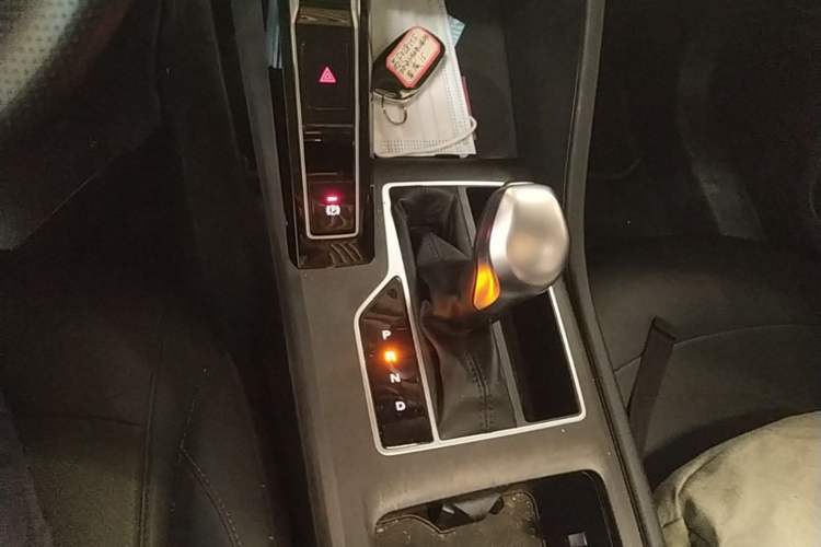 Used Roewe i5 2023 1.5L CVT Luxury Edition Gear Lever