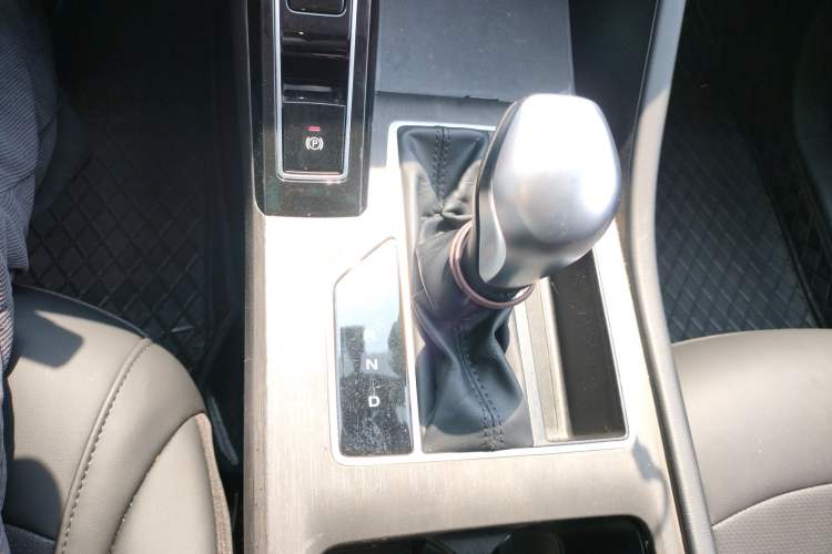 Used Roewe i5 2023 1.5L CVT Luxury Edition Gear Lever
