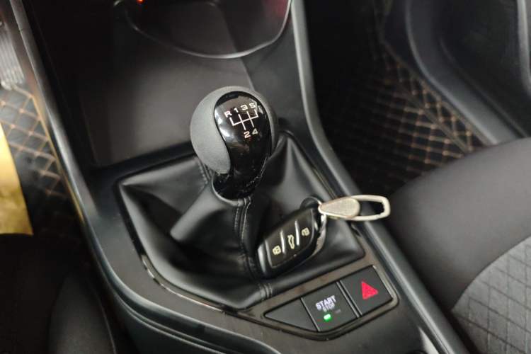 Used Roewe i5 2023 1.5L Manual Comfort Edition Gear Lever