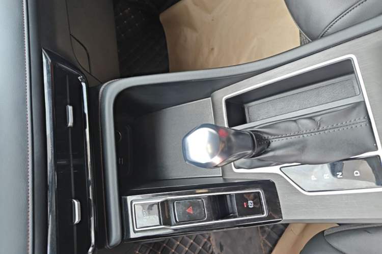 Used Roewe i5 2023 1.5L CVT Luxury Edition Gear Lever