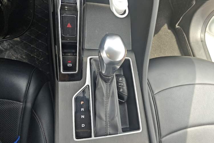 Used Roewe i5 2023 1.5L CVT Luxury Edition Gear Lever
