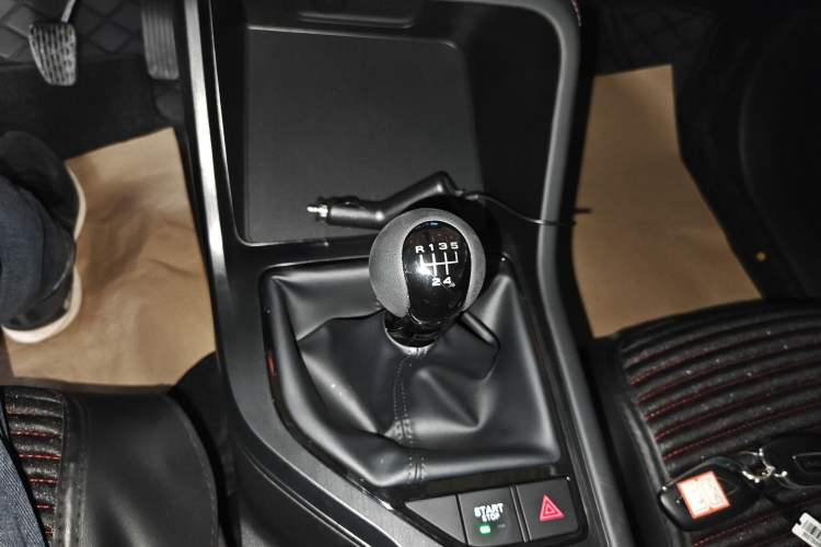 Used Roewe i5 2023 1.5L Manual Comfort Edition Gear Lever
