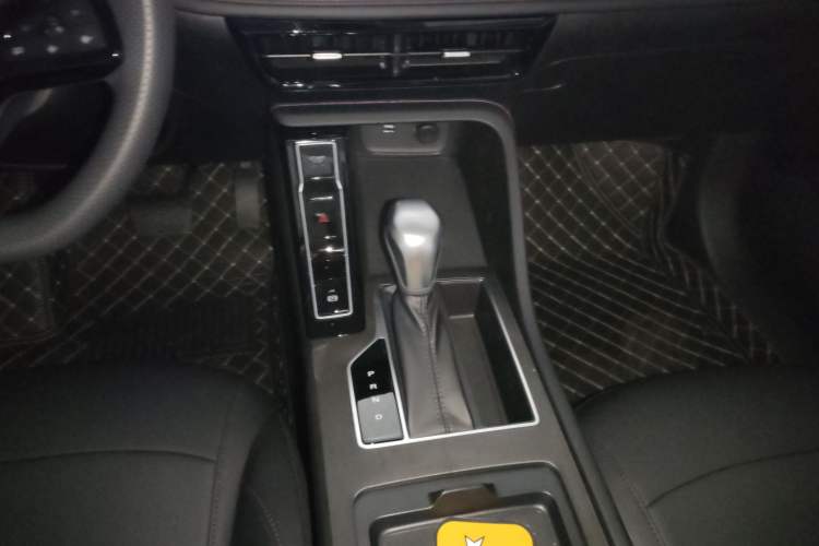 Used Roewe i5 2023 1.5L CVT Luxury Edition Gear Lever