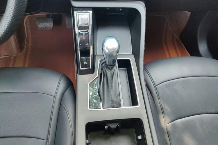 Used Roewe i5 2023 1.5L CVT Luxury Edition Gear Lever