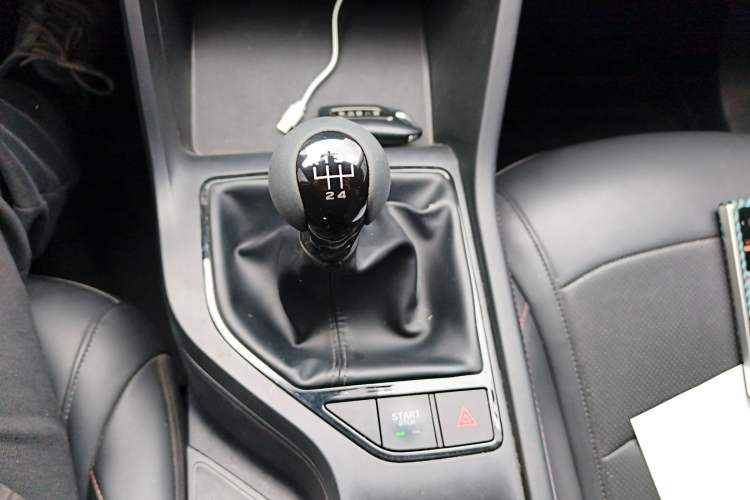 Used Roewe i5 2023 1.5L Manual Excellence Edition Gear Lever