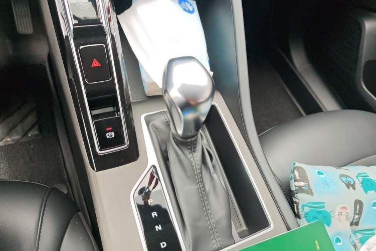 Used Roewe i5 2023 1.5L CVT Luxury Edition Gear Lever