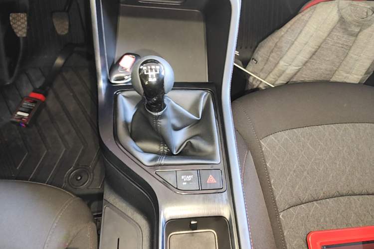 Used Roewe i5 2023 1.5L Manual Comfort Edition Gear Lever