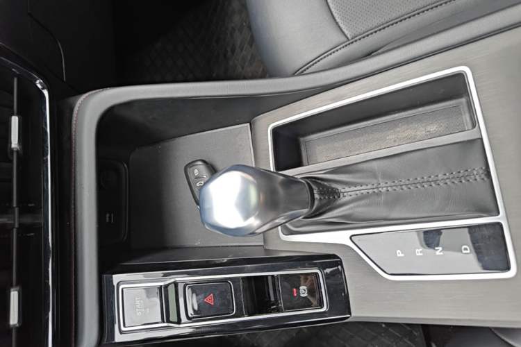 Used Roewe i5 2023 1.5L CVT Luxury Edition Gear Lever