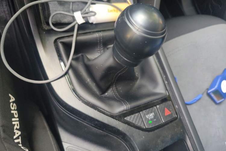 Used Roewe i5 2023 1.5L Manual Comfort Edition Gear Lever