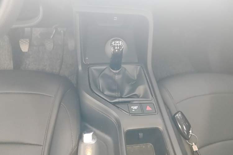 Used Roewe i5 2023 1.5L Manual Excellence Edition Gear Lever