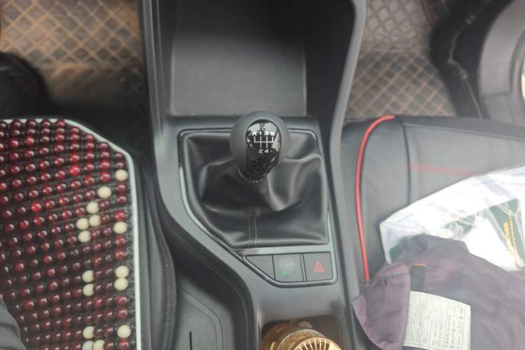Used Roewe i5 2023 1.5L Manual Comfort Edition Gear Lever
