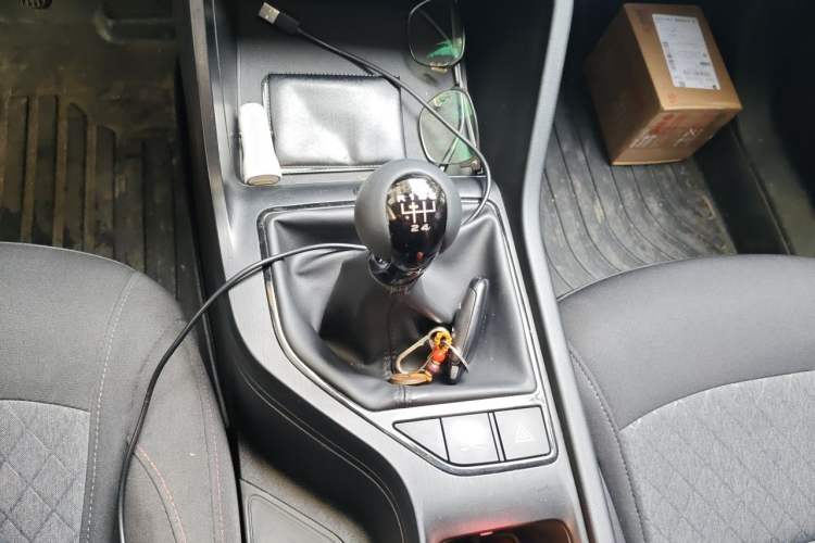 Used Roewe i5 2023 1.5L Manual Comfort Edition Gear Lever