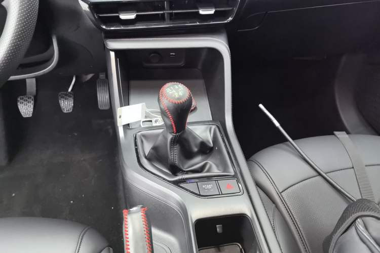 Used Roewe i5 2023 1.5L Manual Excellence Edition Gear Lever