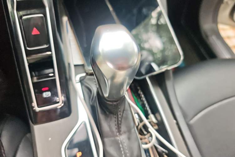 Used Roewe i5 2023 1.5L CVT Luxury Edition Gear Lever