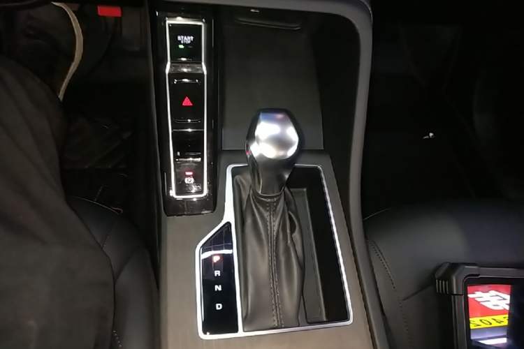 Used Roewe i5 2023 1.5L CVT Luxury Edition Gear Lever