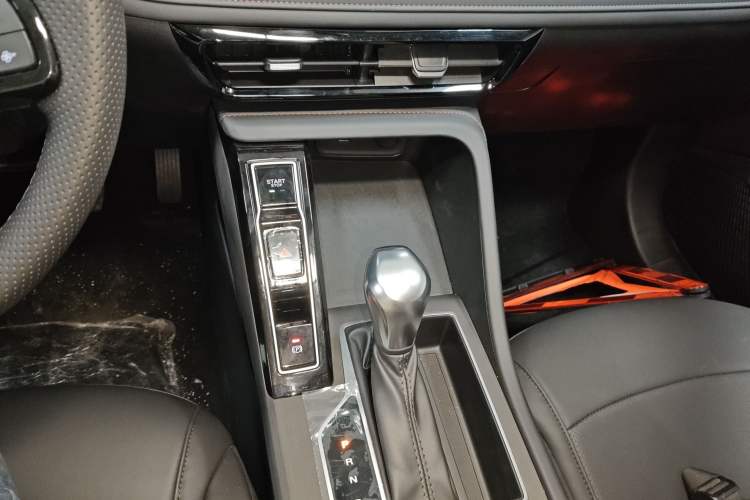 Used Roewe i5 2023 1.5L CVT Luxury Edition Gear Lever