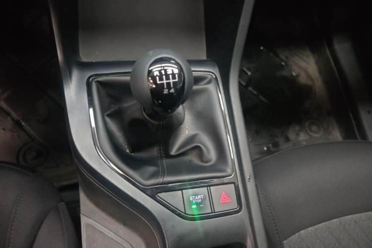 Used Roewe i5 2023 1.5L Manual Comfort Edition Gear Lever
