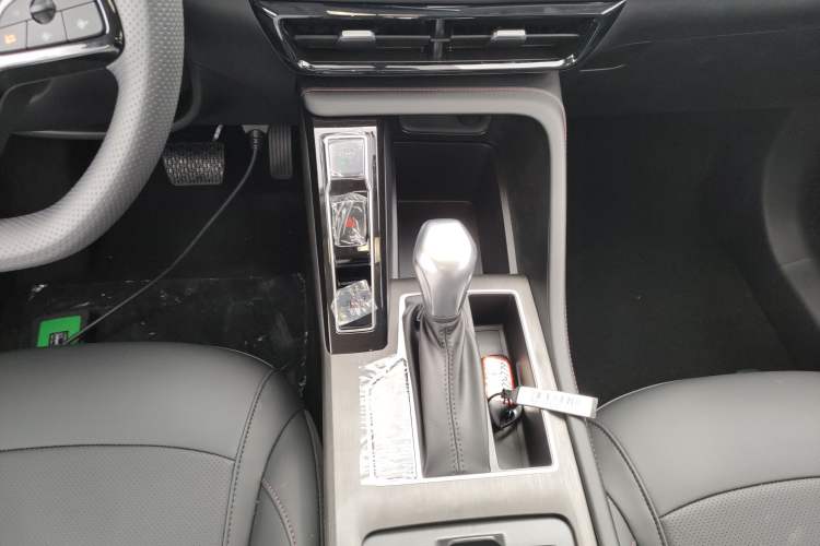 Used Roewe i5 2023 1.5L CVT Luxury Edition Gear Lever