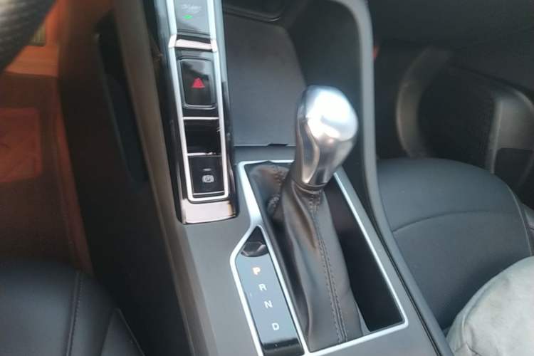 Used Roewe i5 2023 1.5L CVT Luxury Edition Gear Lever