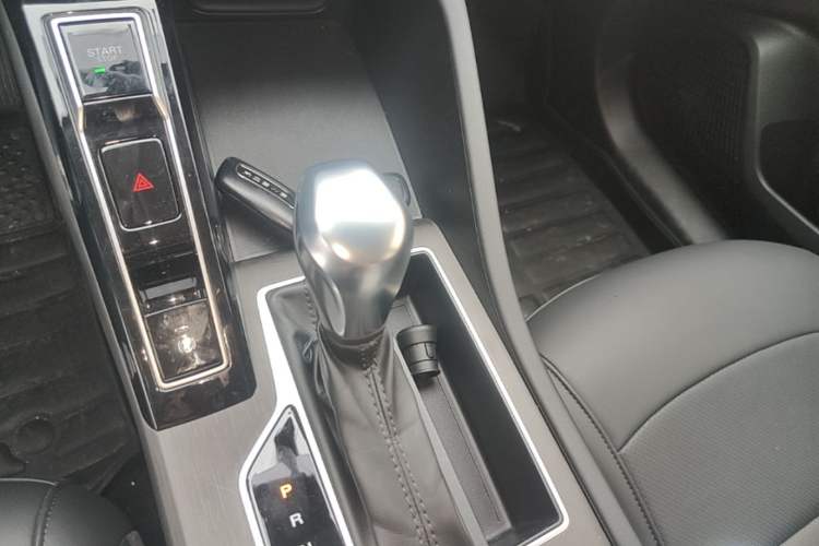 Used Roewe i5 2023 1.5L CVT Luxury Edition Gear Lever