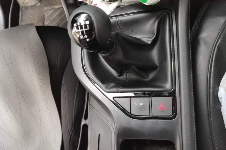 Used Roewe i5 2023 1.5L Manual Comfort Edition Gear Lever