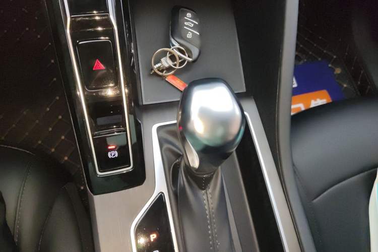 Used Roewe i5 2023 1.5L CVT Luxury Edition Gear Lever