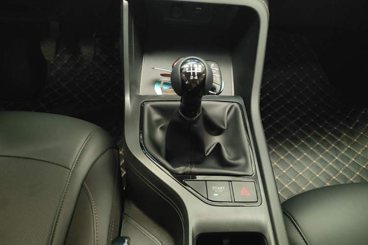 Used Roewe i5 2023 1.5L Manual Excellence Edition Gear Lever
