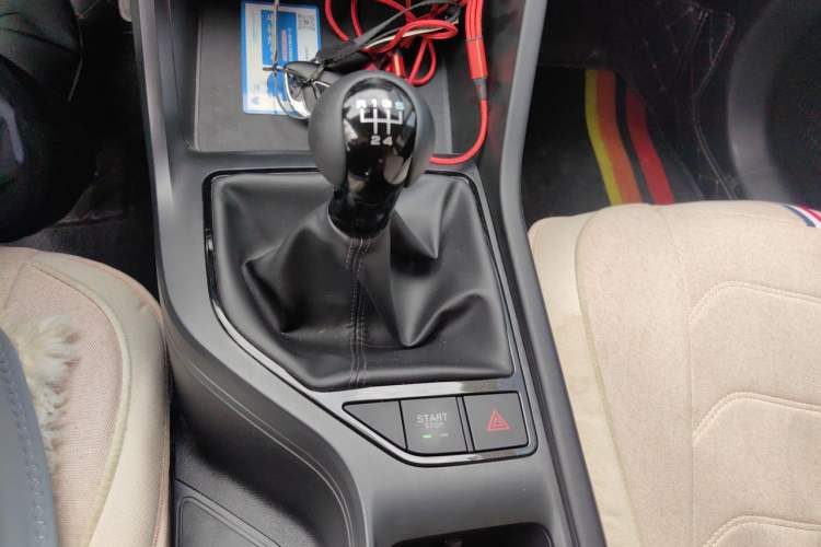 Used Roewe i5 2023 1.5L Manual Comfort Edition Gear Lever