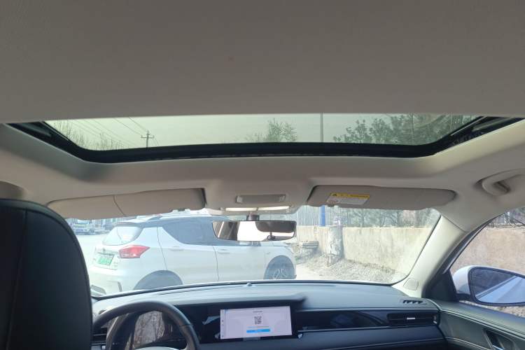 Used Roewe i5 2023 1.5L CVT Luxury Edition Headliner