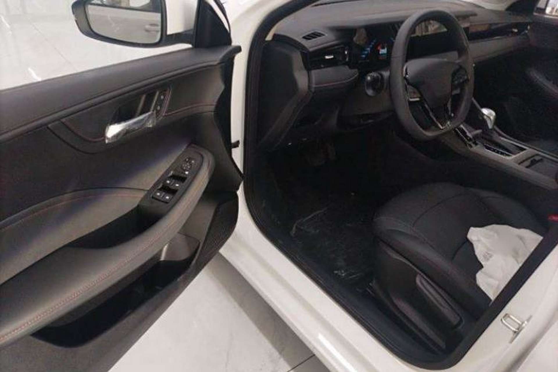 Used Roewe i5 2023 1.5L CVT Luxury Edition Interior 1
