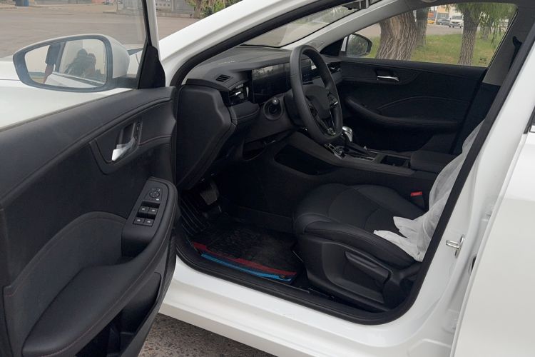 Used Roewe i5 2023 1.5L CVT Luxury Edition Interior 2