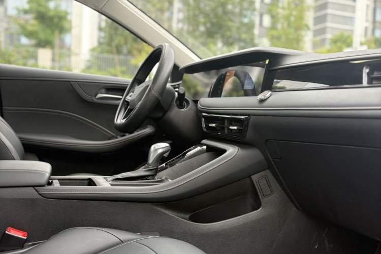 Used Roewe i5 2023 1.5L CVT Luxury Edition Interior 2