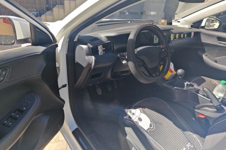 Used Roewe i5 2023 1.5L Manual Comfort Edition Interior 3