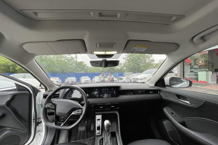 Used Roewe i5 2023 1.5L CVT Luxury Edition Interior 5