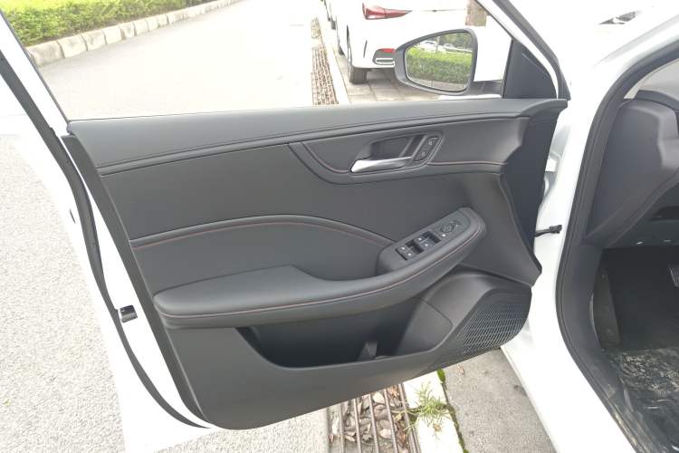 Used Roewe i5 2023 1.5L CVT Luxury Edition Left Front Door Interior