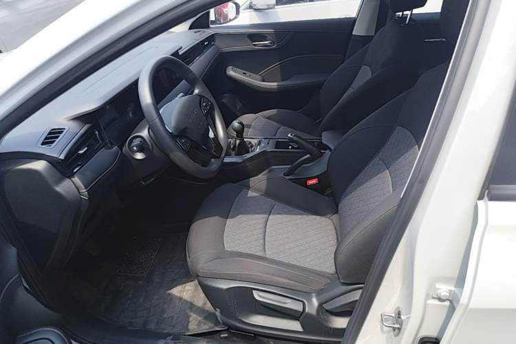 Used Roewe i5 2023 1.5L Manual Comfort Edition Left Front Seat