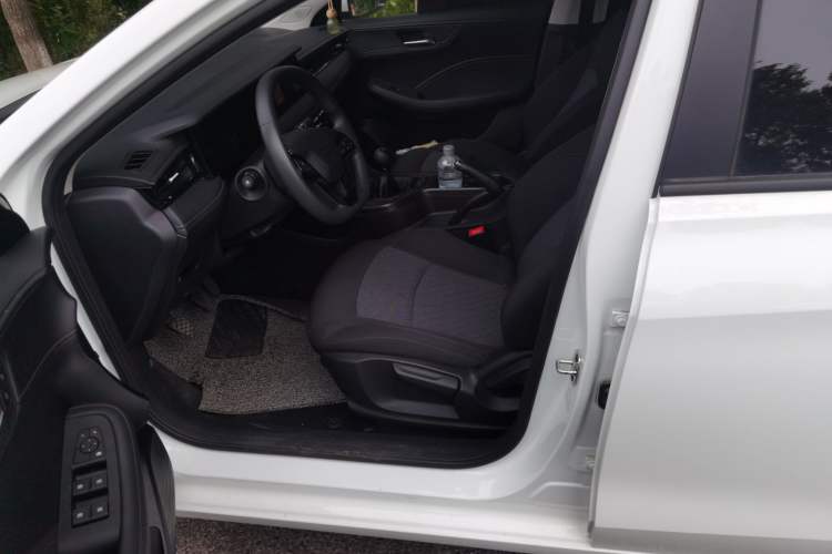 Used Roewe i5 2023 1.5L Manual Comfort Edition Left Front Seat