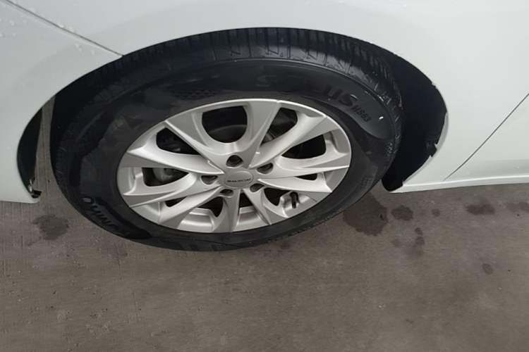 Used Roewe i5 2023 1.5L CVT Luxury Edition Left Front Wheel Hub