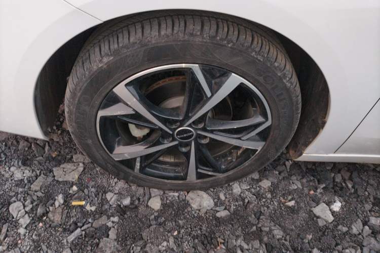 Used Roewe i5 2023 1.5L CVT Luxury Edition Left Front Wheel Hub