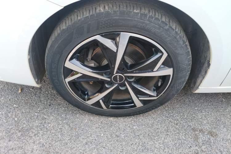 Used Roewe i5 2023 1.5L CVT Luxury Edition Left Front Wheel Hub