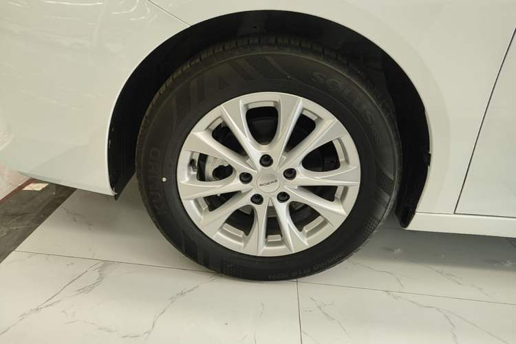 Used Roewe i5 2023 1.5L Manual Excellence Edition Left Front Wheel Hub