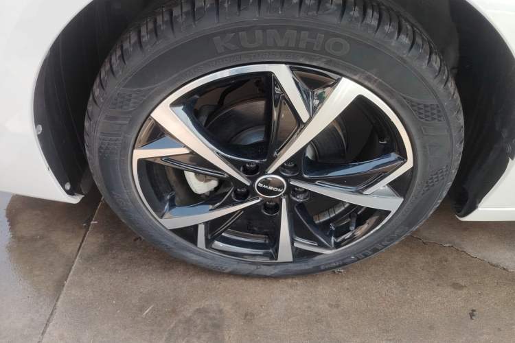 Used Roewe i5 2023 1.5L CVT Luxury Edition Left Front Wheel Hub