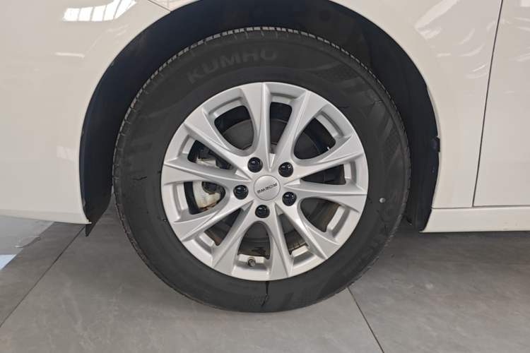Used Roewe i5 2023 1.5L Manual Comfort Edition Left Front Wheel Hub