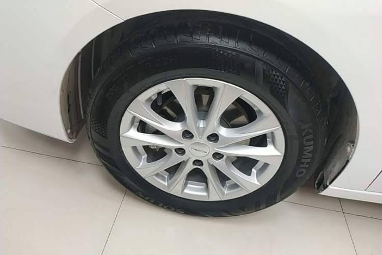 Used Roewe i5 2023 1.5L CVT Luxury Edition Left Front Wheel Hub