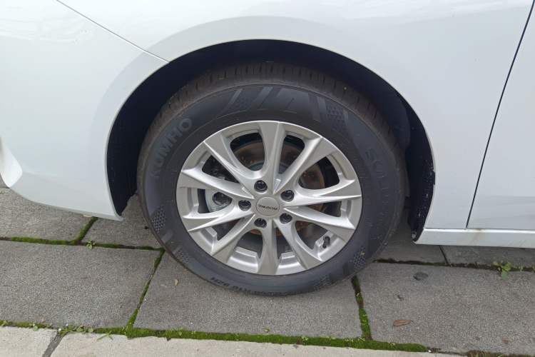 Used Roewe i5 2023 1.5L CVT Luxury Edition Left Front Wheel Hub