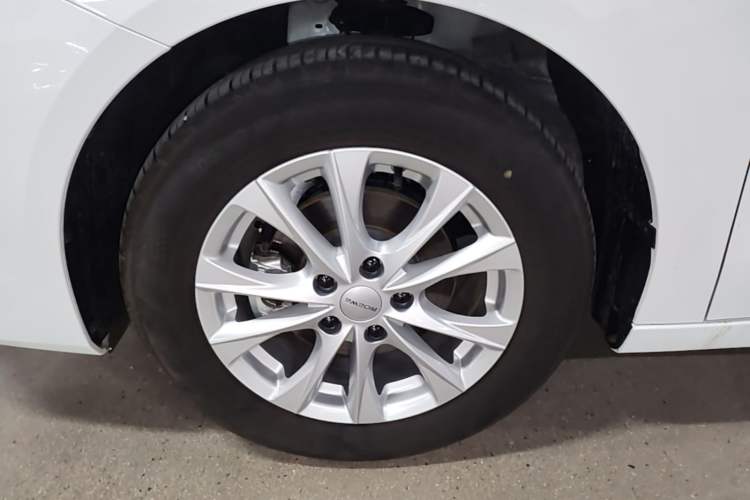 Used Roewe i5 2023 1.5L Manual Comfort Edition Left Front Wheel Hub