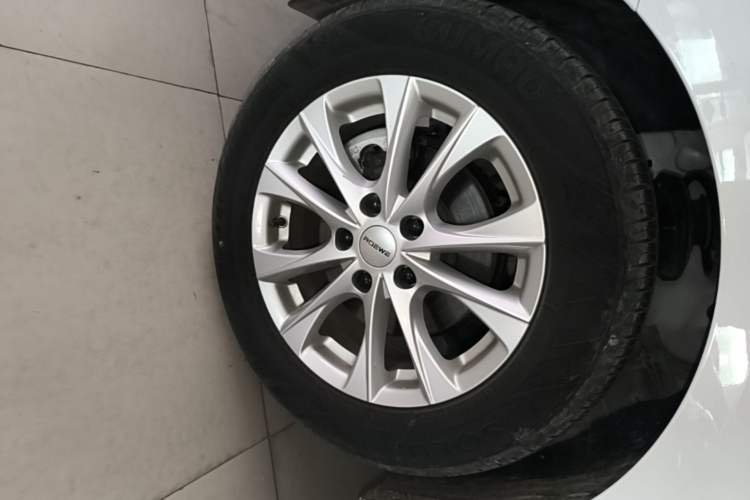 Used Roewe i5 2023 1.5L CVT Luxury Edition Left Front Wheel Hub