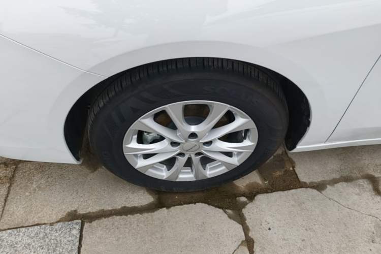 Used Roewe i5 2023 1.5L CVT Luxury Edition Left Front Wheel Hub