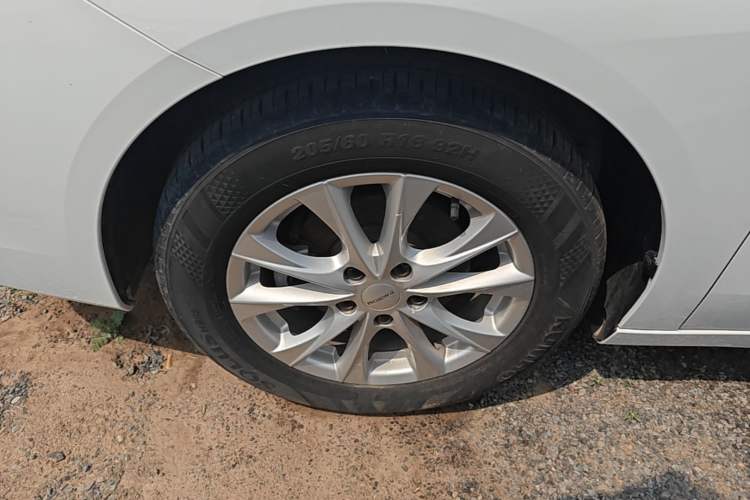 Used Roewe i5 2023 1.5L CVT Luxury Edition Left Front Wheel Hub